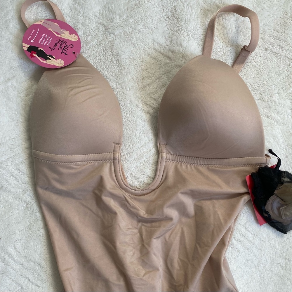 NWT Spanx. Plunge low back mid thigh bodysuit. Size medium - Picture 3 of 7